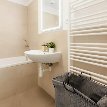 Terminal Breeze Apartment *