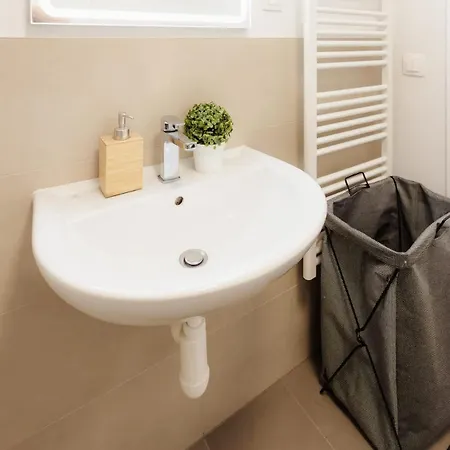 Terminal Breeze Apartment