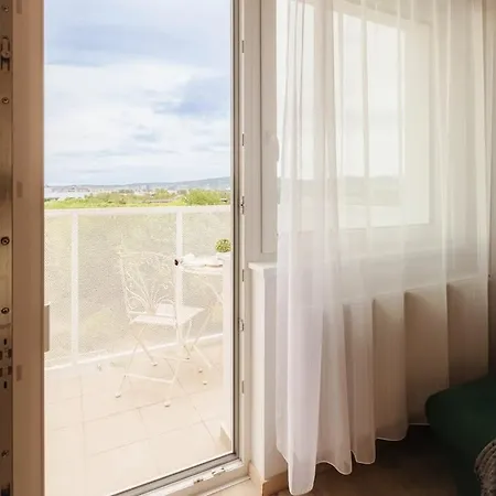 Apartment Terminal Breeze
